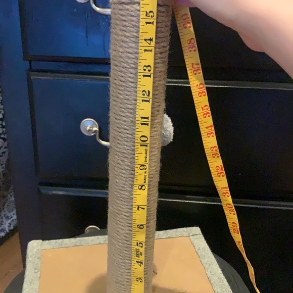 A gray cat scratcher - Picture 4 of 4